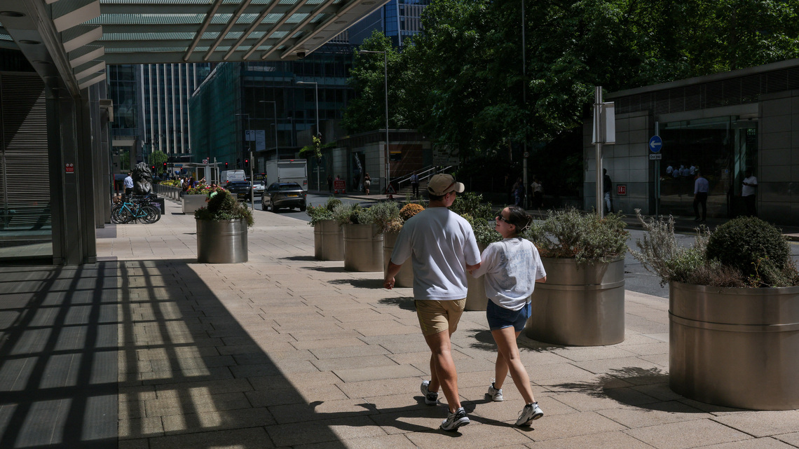 UK employers warns of slower growth, higher unemployment 
