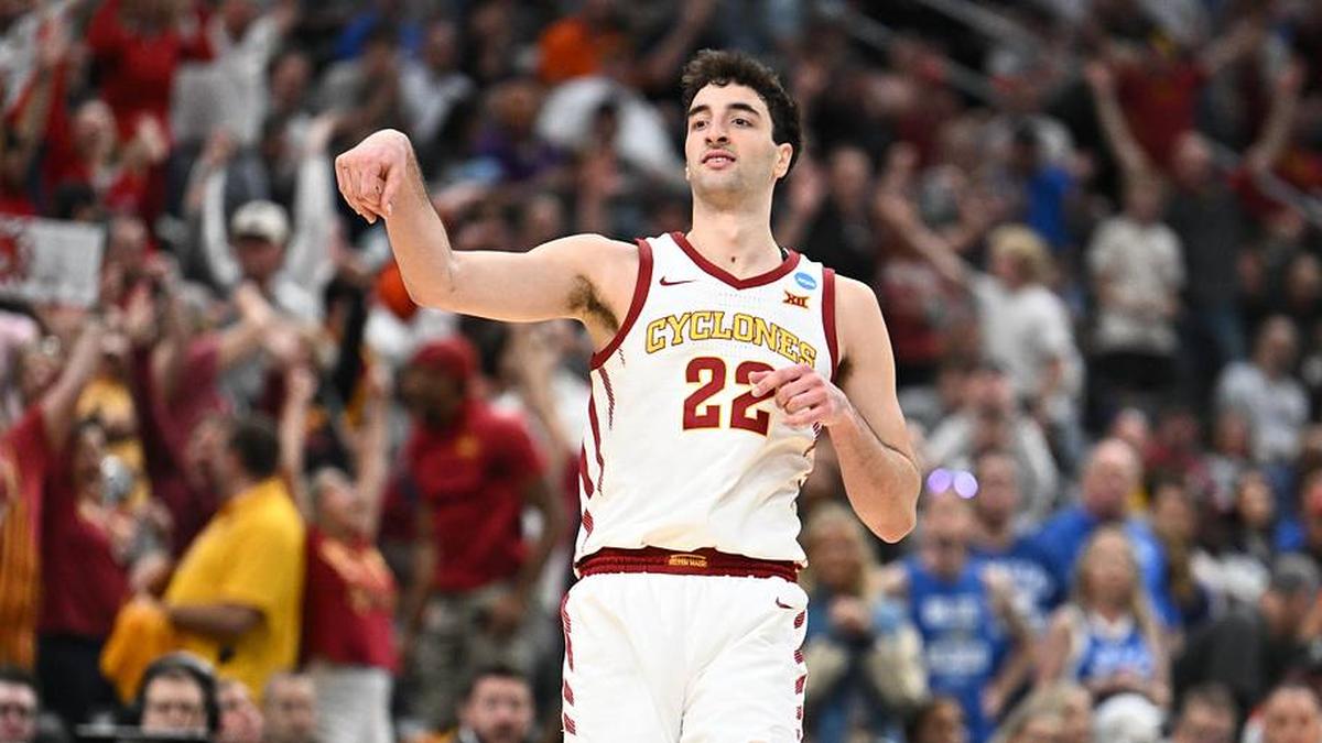  Iowa State Cyclones forward Milan Momcilovic celebrates after a play against the Kentucky Wildcats. | Jeff Le-Imagn Images 