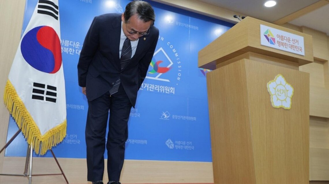 South Korea election chief to resign over ballot shortage 