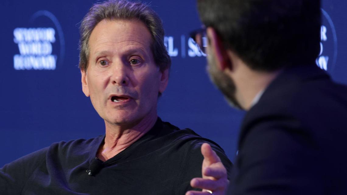 Verizon CEO doubles down on removing free lines and handsets for customers 