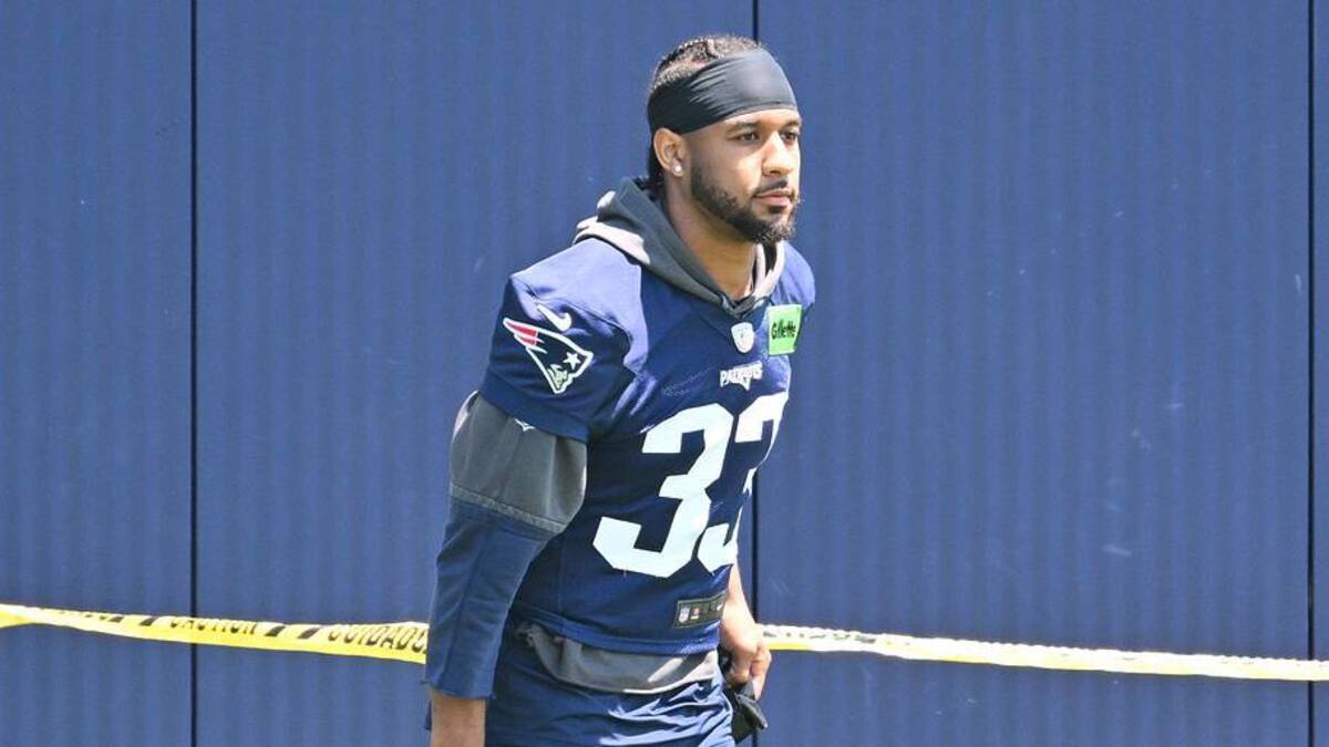  Jun 10, 2026; Foxborough, MA, USA; New England Patriots safety Mike Brown (33) arrives at the practice field for minicamp at Gillette Stadium. Mandatory Credit: Eric Canha-Imagn Images | IMAGN IMAGES via Reuters Connect 