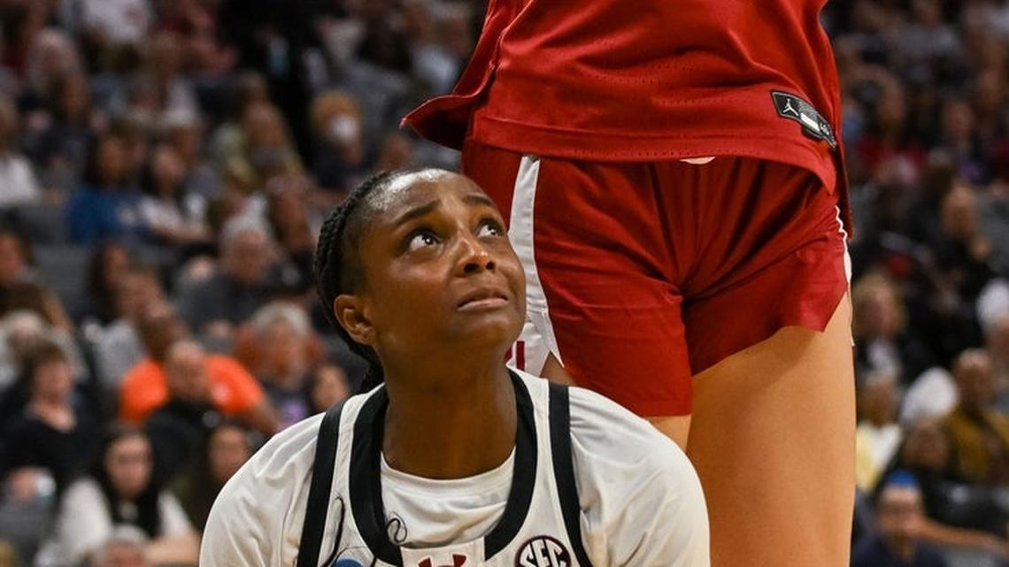 Ta'Niya Latson scores 28 as South Carolina blows out Oklahoma 