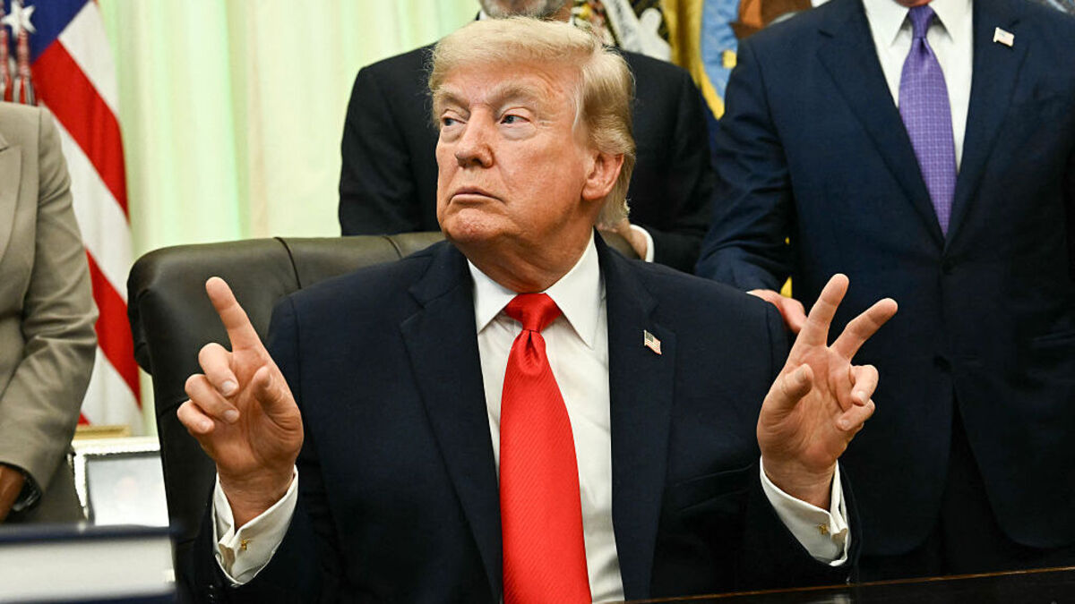 TOPSHOT-US-POLITICS-TRUMP. TOPSHOT - US President Donald Trump speaks before signing a proclamation in the Oval Office of the White House in Washington, DC, on June 11, 2026. (Photo by Kent NISHIMURA / AFP via Getty Images)