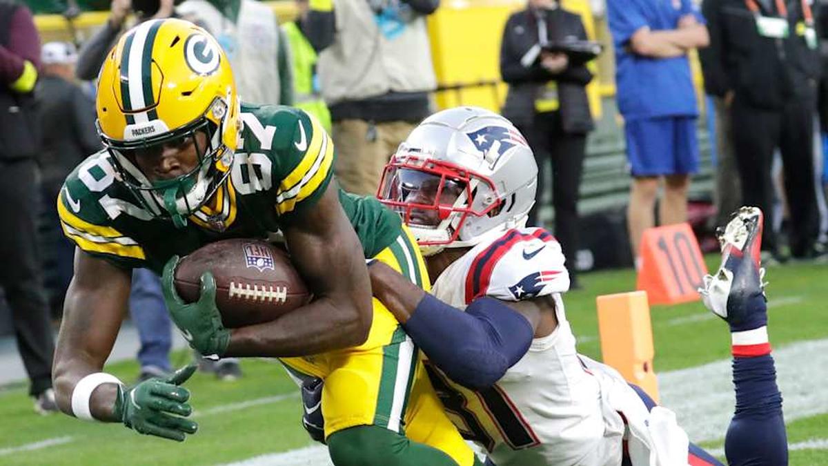  Green Bay Packers wide receiver Romeo Doubs (87) tries to score a touchdown against New England Patriots cornerback Jonathan Jones (31) in the fourth quarter during their football game Sunday, October 2, at Lambeau Field in Green Bay, Wis. The pass was incomplete because Doubs could not maintain control of the ball.Dan Powers/USA TODAY NETWORK-Wisconsin Apc Packvspatriots 1002222859djpa | Dan Powers/USA TODAY NETWORK-Wisconsin / USA TODAY NETWORK 