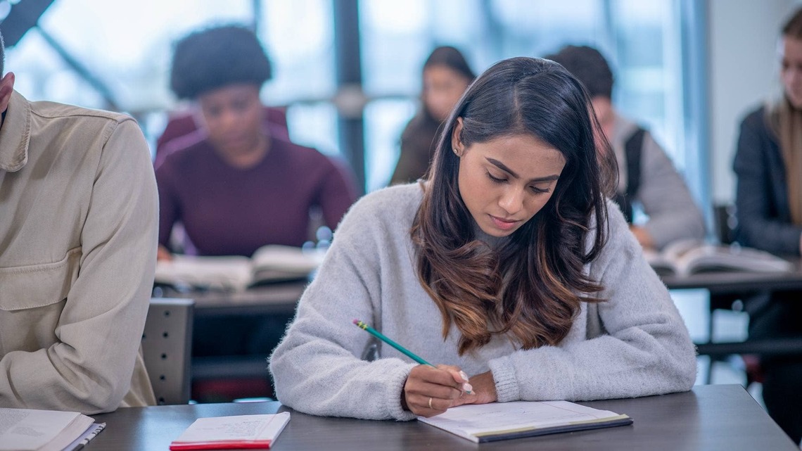 Sallie Mae's report delivers grim news on college costs 
