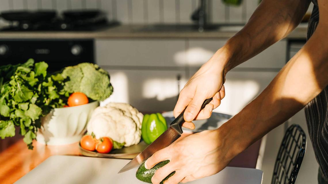 Dietitians Say This ‘Healthy' Dinner Staple Is the Worst Thing To Eat Before Bed 