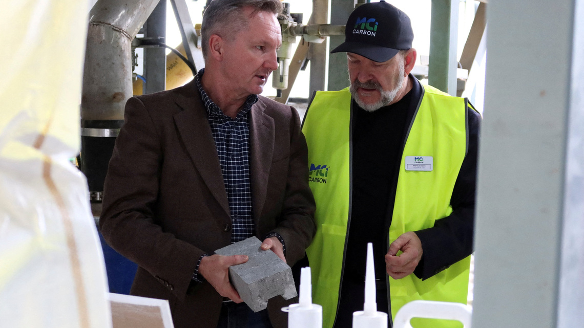 Australia's new data centres must be majority renewable powered, says minister 