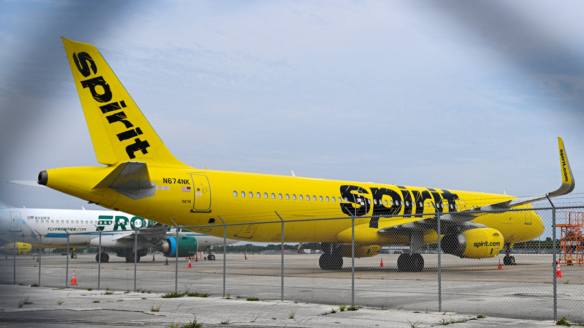 FILE PHOTO: A Spirit Airlines jet sat on the tarmac as operations ceased for the company after hitting an impasse in talks with some creditors on a $500 million government bailout plan, at Orlando International Airport in Orlando, Florida, U.S. May 2, 2026.  REUTERS/Miguel Rodriguez/File Photo