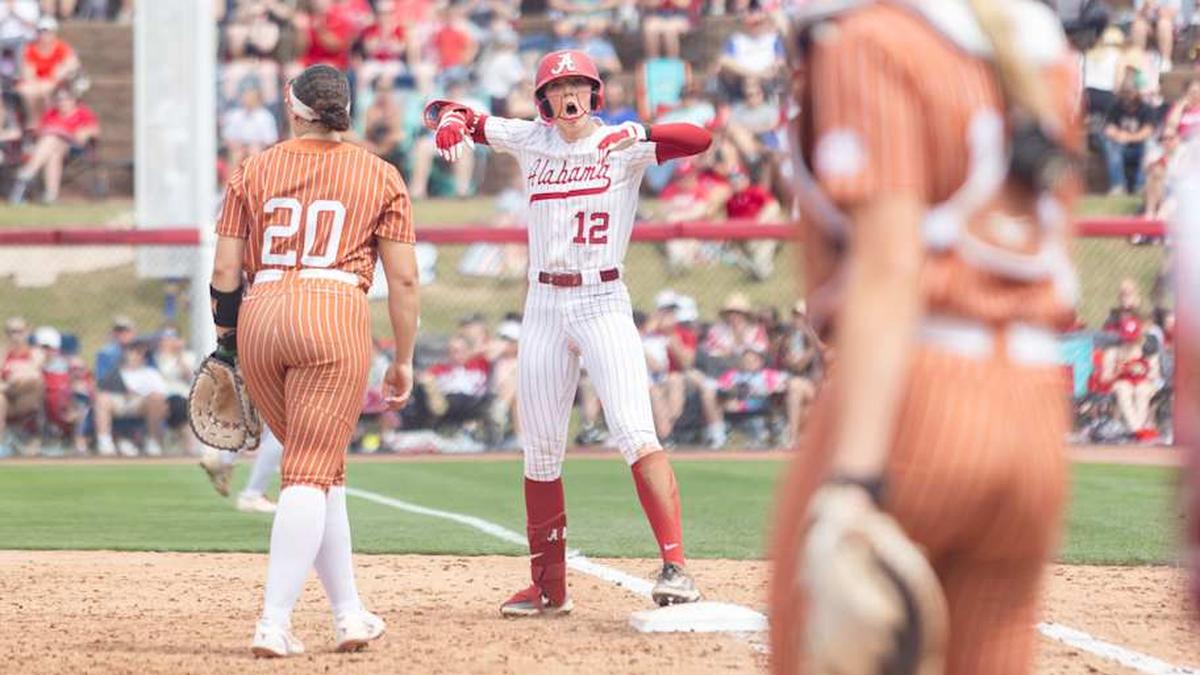  Alabama outfielder Audrey Vandagriff celebrates a base hit in the third game of the series against Texas on Apr. 4, 2026. | Sarah Munzenmaier/Alabama Crimson Tide on SI 