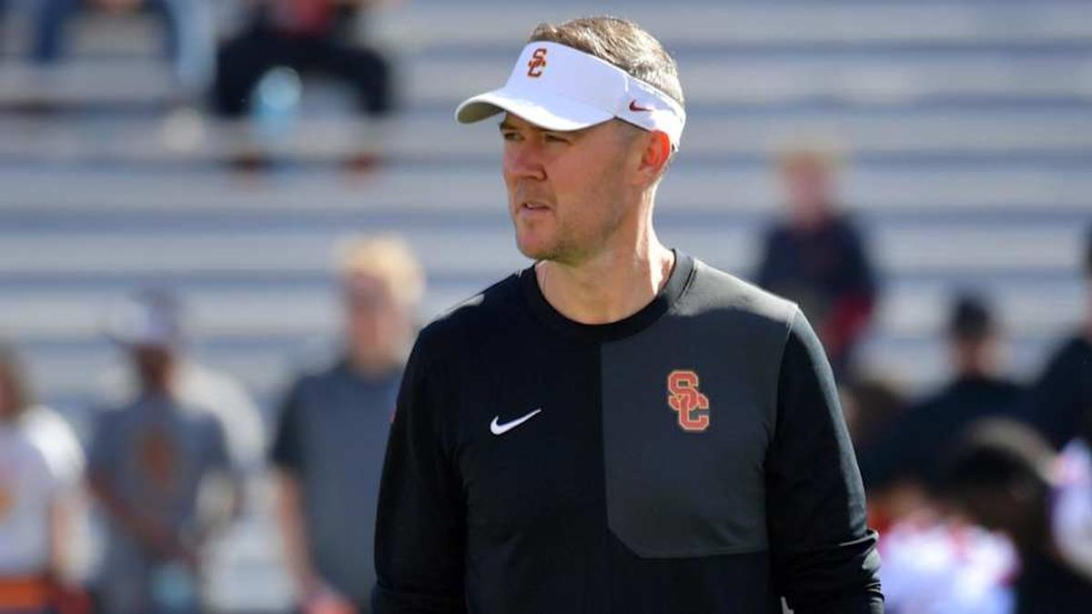  Sep 27, 2025; Champaign, Illinois, USA; Southern California Trojans head coach Lincoln Riley before an NCAA football game with the Illinois Fighting Illini at Memorial Stadium. Mandatory Credit: Ron Johnson-Imagn Images | Ron Johnson-Imagn Images 
