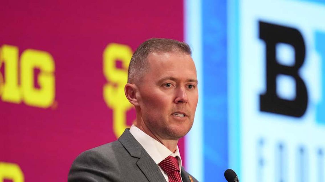  Jul 24, 2025; Las Vegas, NV, USA; USC head coach Lincoln Riley speaks to the media during the Big Ten NCAA college football media days at Mandalay Bay Resort. Mandatory Credit: Lucas Peltier-Imagn Images | Lucas Peltier-Imagn Images 