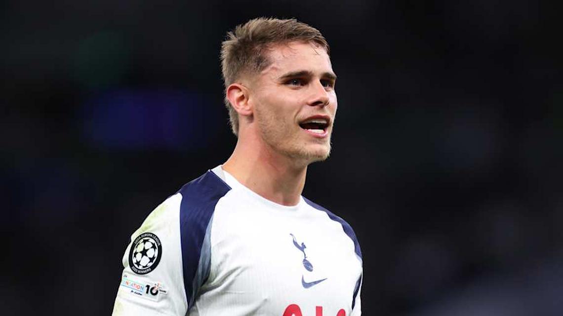  Micky van de Ven could be in need of an escape route. | Marc Atkins/Getty Images 