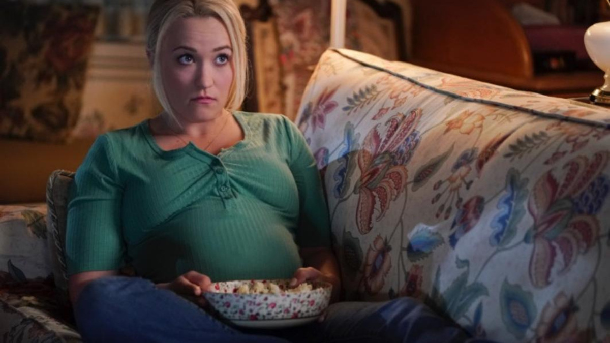 Emily Osment's 'Young Sheldon' pregnancy caused a cracked rib ...