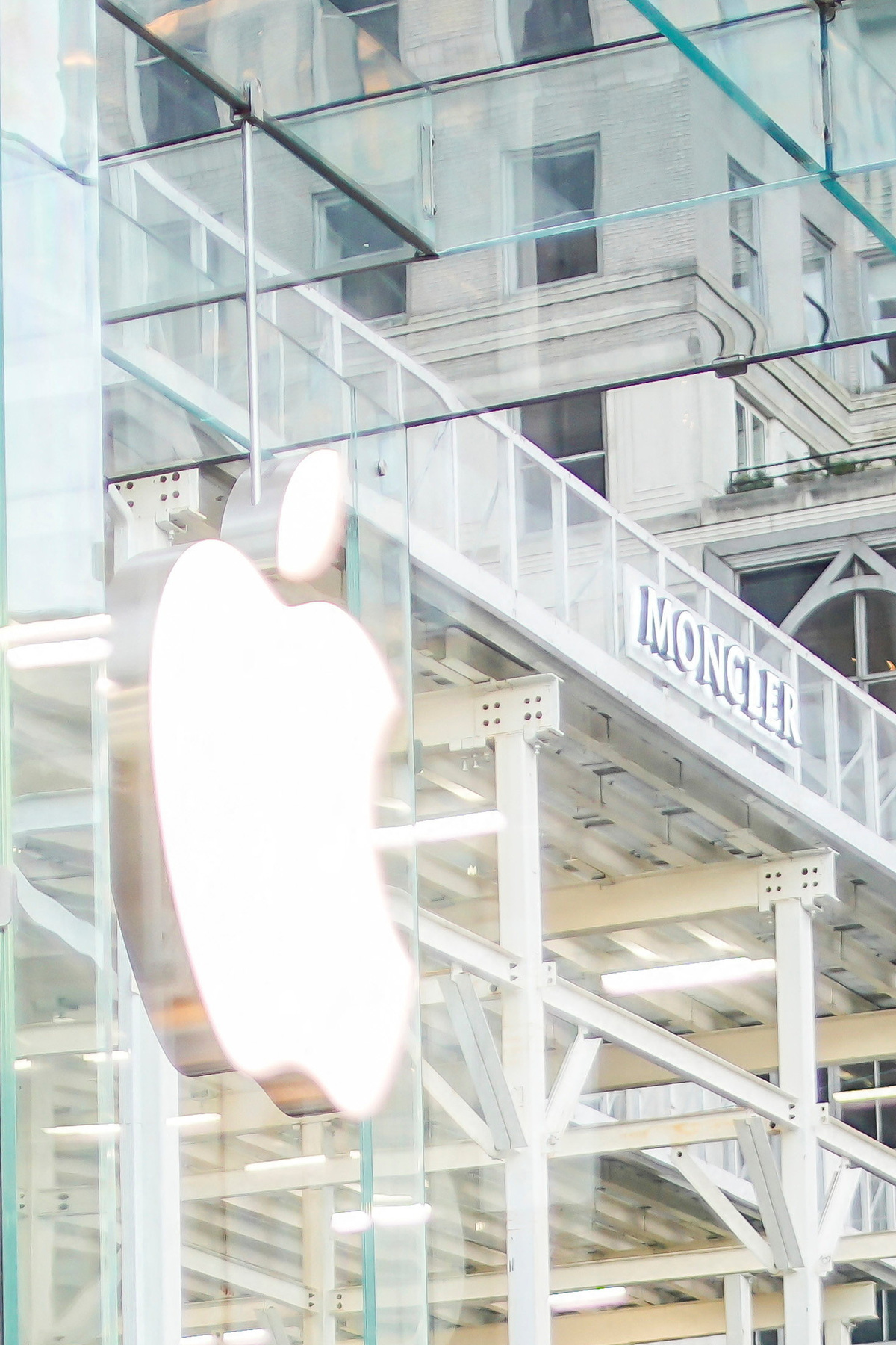 Apple says it will replace iPhone Duo units showing screen problems ...
