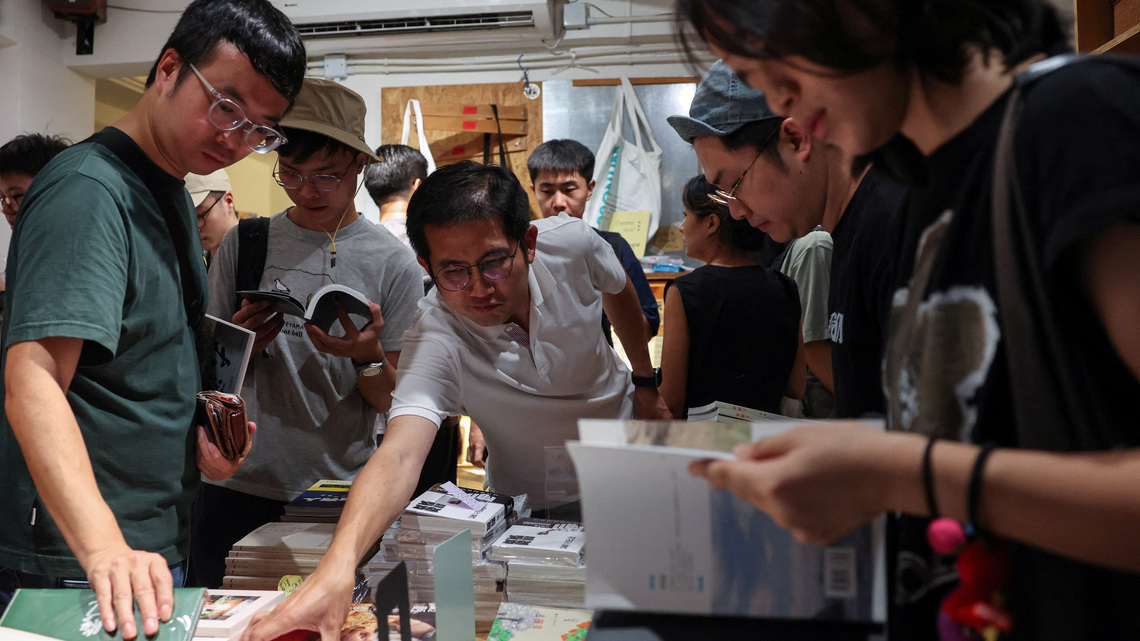 Crowds flock to independent Hong Kong bookstore before shutters close 