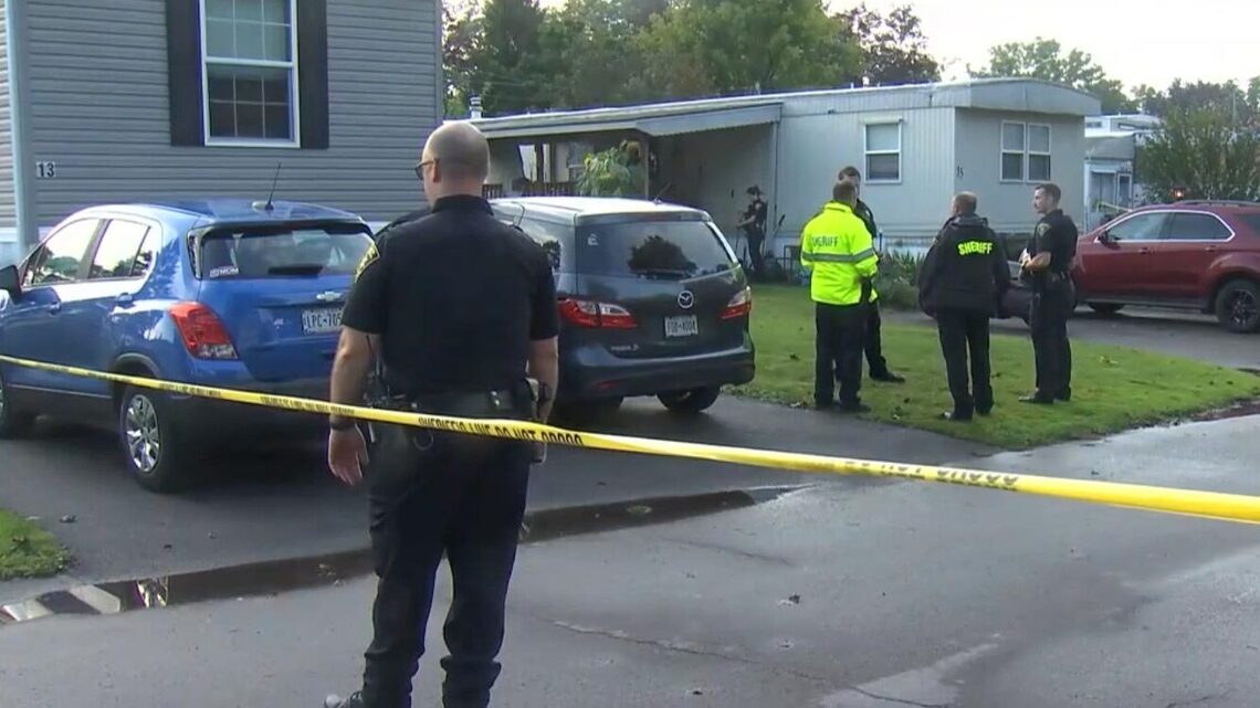Man Arrested After Mom's Body Found in Bathtub, Wrapped in Shower Curtain