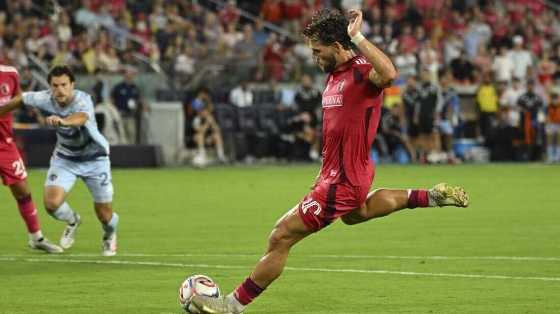 Earthquakes acquire MF Eduard Lowen from St. Louis City 
