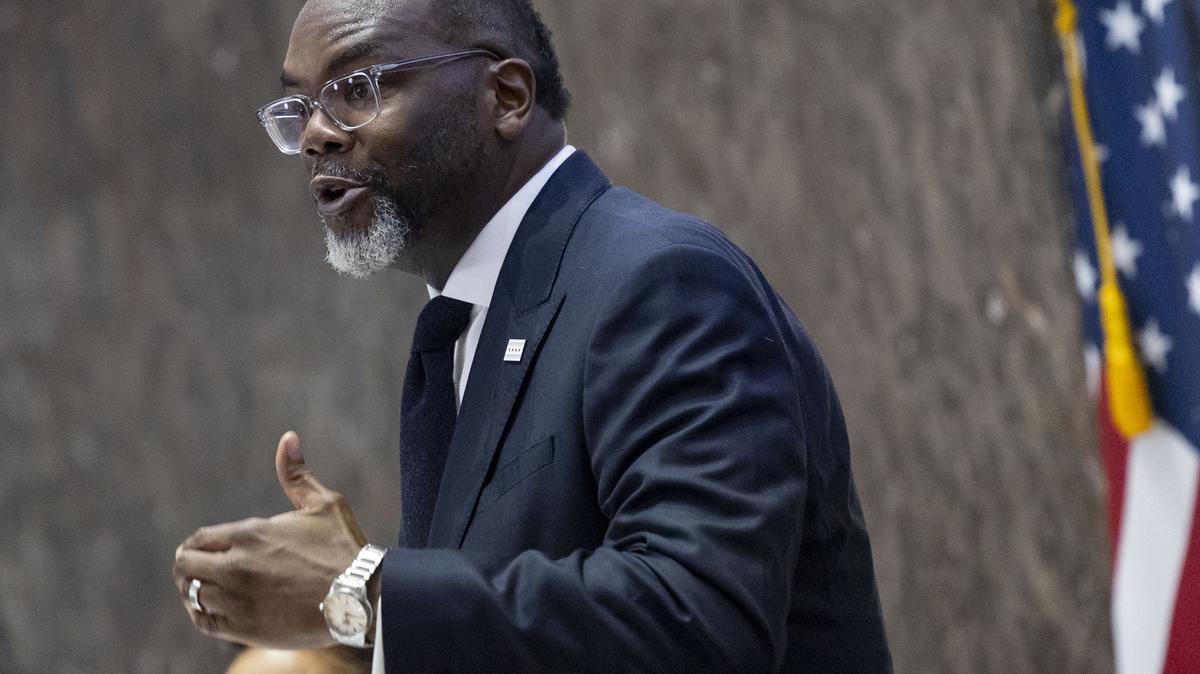 Chicago Mayor Brandon Johnson delivers his budget address to the City Council on Oct. 16, 2025, at Chicago City Hall. (Brian Cassella/Chicago Tribune/TNS)