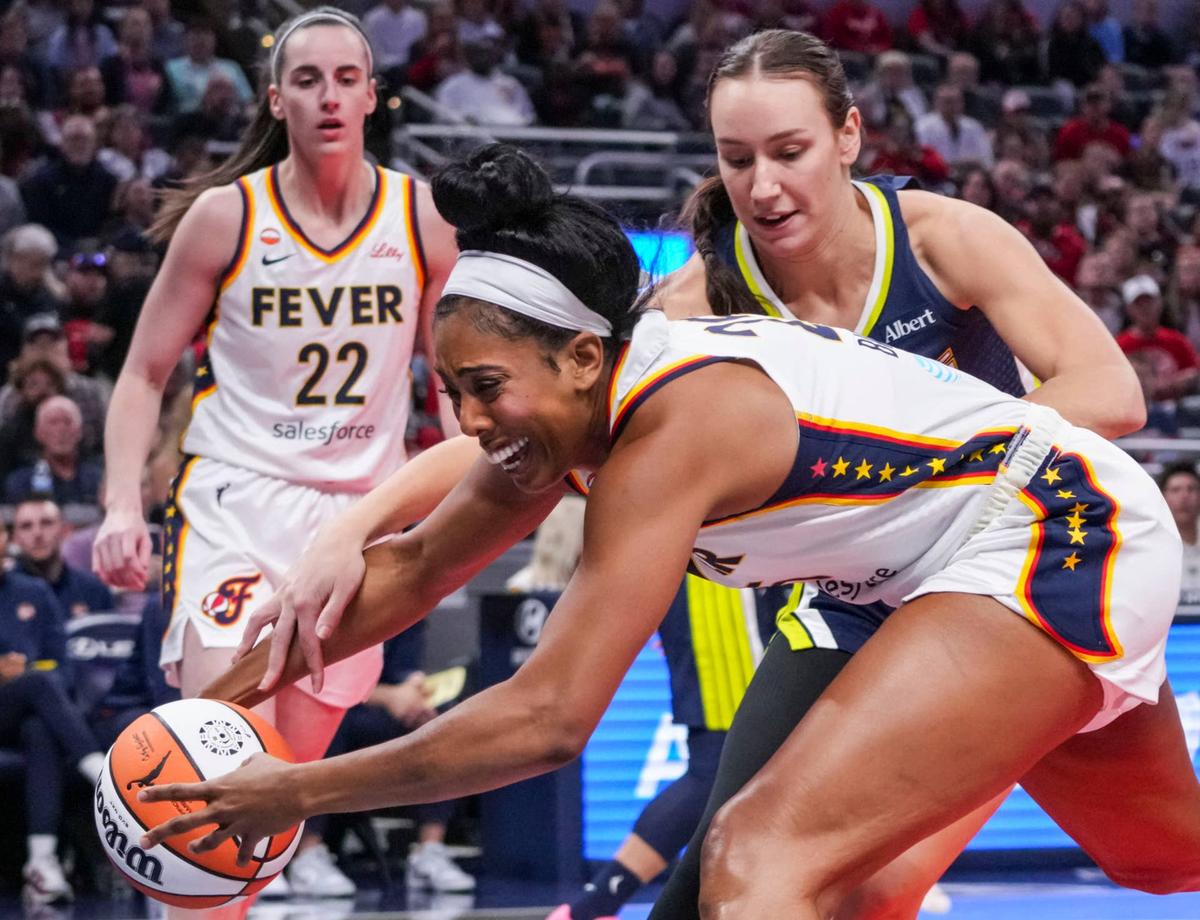  Indiana Fever forward Monique Billings (25) grabs the ball against Dallas Wings forward Alanna Smith (8). © Grace Smith/IndyStar / USA TODAY NETWORK via Imagn Images