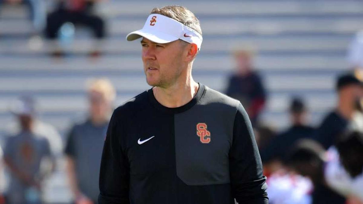  Sep 27, 2025; Champaign, Illinois, USA; Southern California Trojans head coach Lincoln Riley before an NCAA football game with the Illinois Fighting Illini at Memorial Stadium. Mandatory Credit: Ron Johnson-Imagn Images | Ron Johnson-Imagn Images 