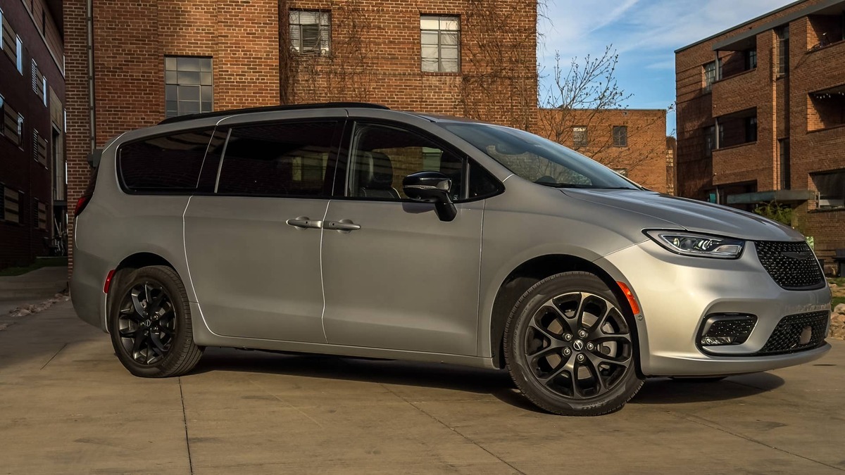  2026 Chrysler Pacifica Chase Bierenkoven