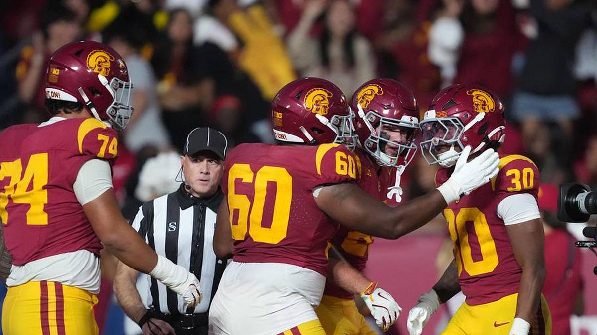  Nov 29, 2025; Los Angeles, California, USA; Southern California Trojans running back King Miller (30) celebrates with offensive lineman Kaylon Miller (60) and offensive lineman Justin Tauanuu (74) after scoring on a 5-yard touchdown run against the UCLA Bruins in the first half at United Airlines Field at Los Angeles Memorial Coliseum. Mandatory Credit: Kirby Lee-Imagn Images | Kirby Lee-Imagn Images 