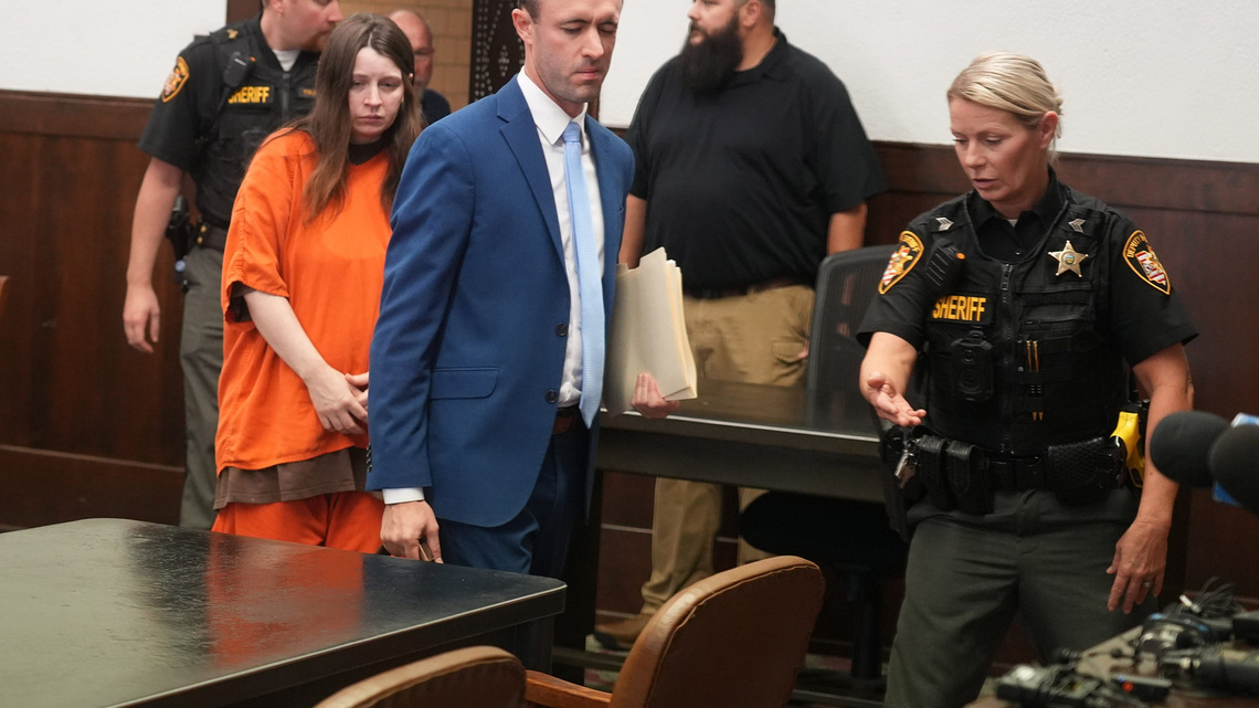 Ohio woman faces new sex abuse charges in 'house of horrors' case 
