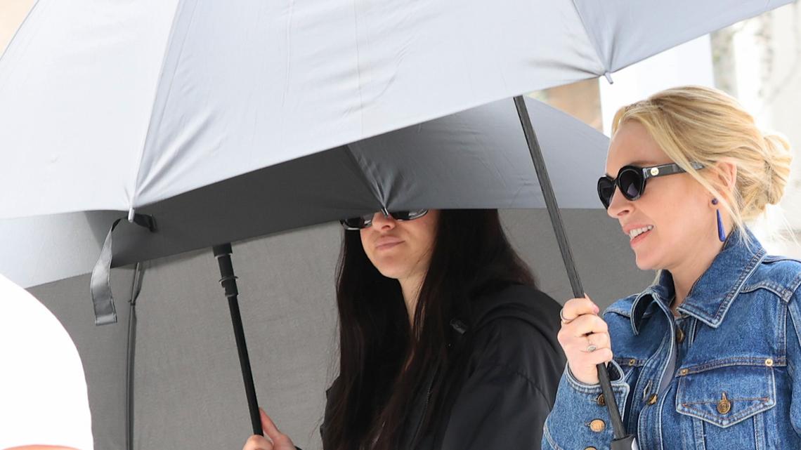 Lindsay Lohan's Denim Jacket Style Will Elongate Your Legs 