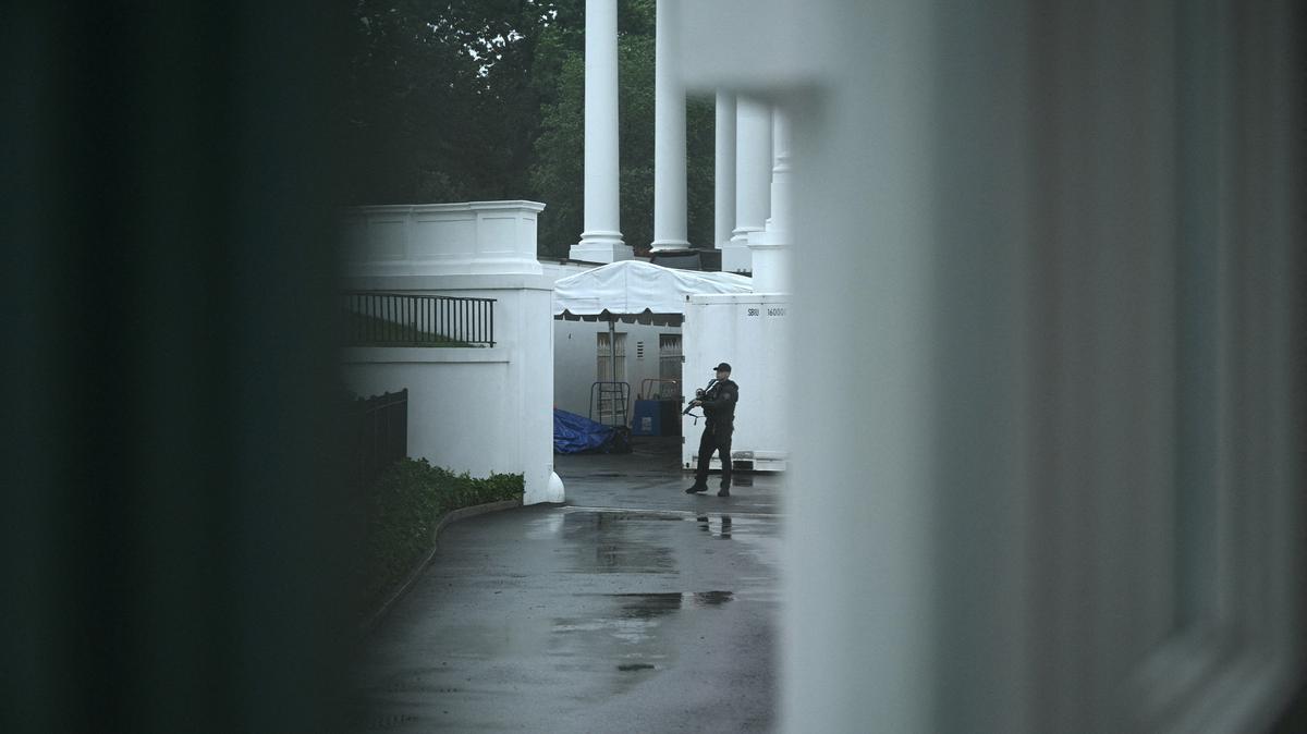 An armed Secret Service agent is seen on the grounds of the White House in Washington, D.C., after gunshots were apparently heard on Saturday, May 23, 2026. (Brendan Smialowski/AFP/Getty Images/TNS)