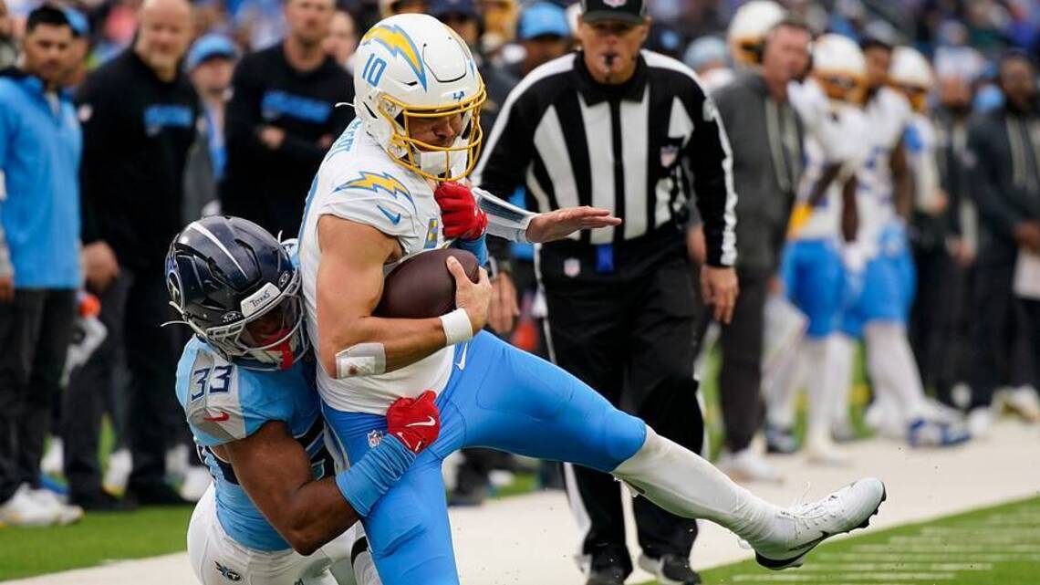 Mike McDaniel's Chance to Fix Justin Herbert's ‘Clunkers' Can Save Chargers