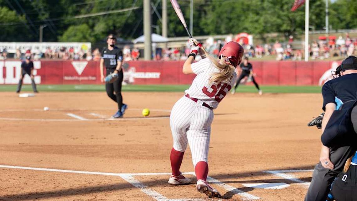  Alabama infielder Ambrey Taylor hits a ground ball in the first game of the series against Kentucky on Apr. 17, 2026. | Sarah Munzenmaier/Alabama Crimson Tide on SI 