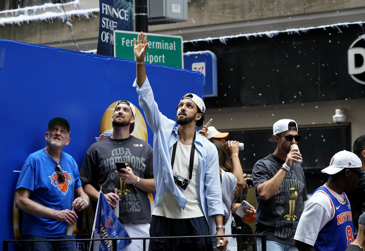 Basketball - NBA - New York Knicks Parade - New York City, New York, U.S. - June 18, 2026 New York Knicks' Landry Shamet celebrates during the parade REUTERS/Eduardo Munoz