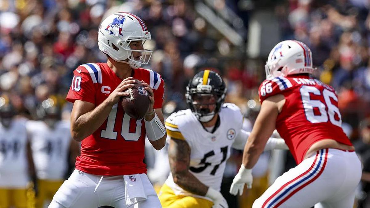  Sep 21, 2025; Foxborough, Massachusetts, USA; New England Patriots quarterback Drake Maye (10) looks to pass the ball during the first quarter at Gillette Stadium. Mandatory Credit: Paul Rutherford-Imagn Images | Paul Rutherford-Imagn Images 