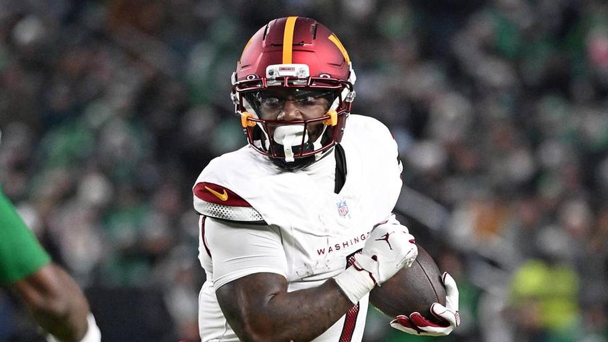  Jan 4, 2026; Philadelphia, Pennsylvania, USA; Washington Commanders wide receiver Deebo Samuel (1) against the Philadelphia Eagles at Lincoln Financial Field. Mandatory Credit: Eric Hartline-Imagn Images | Eric Hartline-Imagn Images 