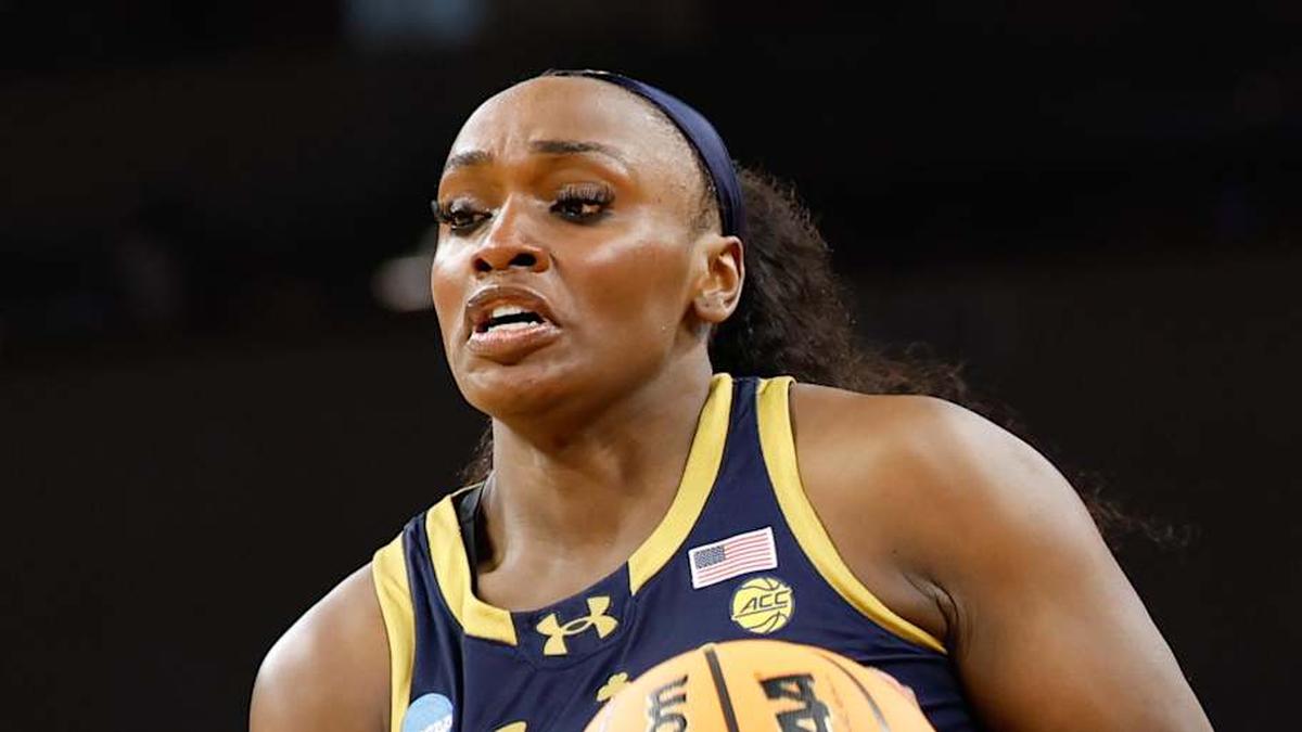  Mar 27, 2026; Fort Worth, TX, USA; Notre Dame Fighting Irish guard Kk Bransford (14) drives to the basket ahead of Vanderbilt Commodores guard Mikayla Blakes (1) during the first half at Dickies Arena. Mandatory Credit: Chris Jones-Imagn Images | Chris Jones-Imagn Images 