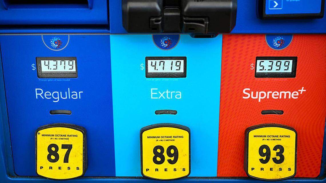 Average gas price hits $4 in US, a 'headache' for drivers and Trump