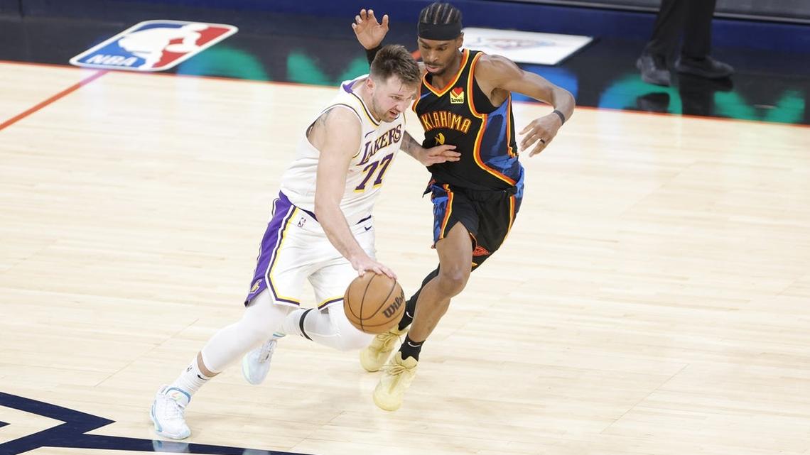 Sizzling teams, MVP candidates square off as Lakers face Thunder 