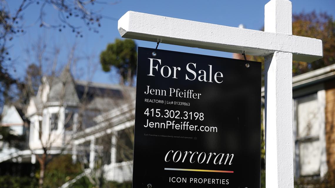 US home resales fall most in four years despite lower rates