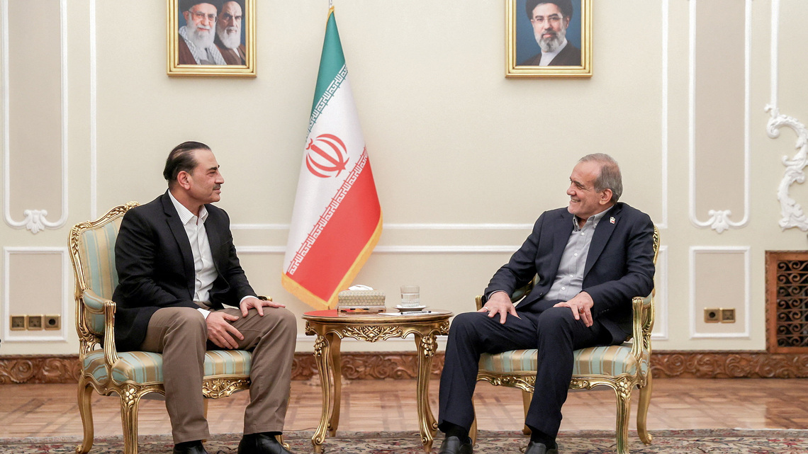 Exclusive-Pakistan warns Iran to rein in Houthis as Riyadh strikes back
