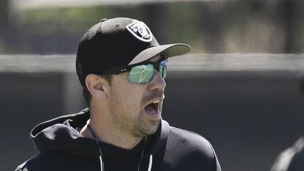  May 28, 2026; Henderson, NV, USA; Las Vegas Raiders head coach Klint Kubiak looks on during organized team activities at Intermountain Health Performance Center. Mandatory Credit: Candice Ward-Imagn Images | Candice Ward-Imagn Images 
