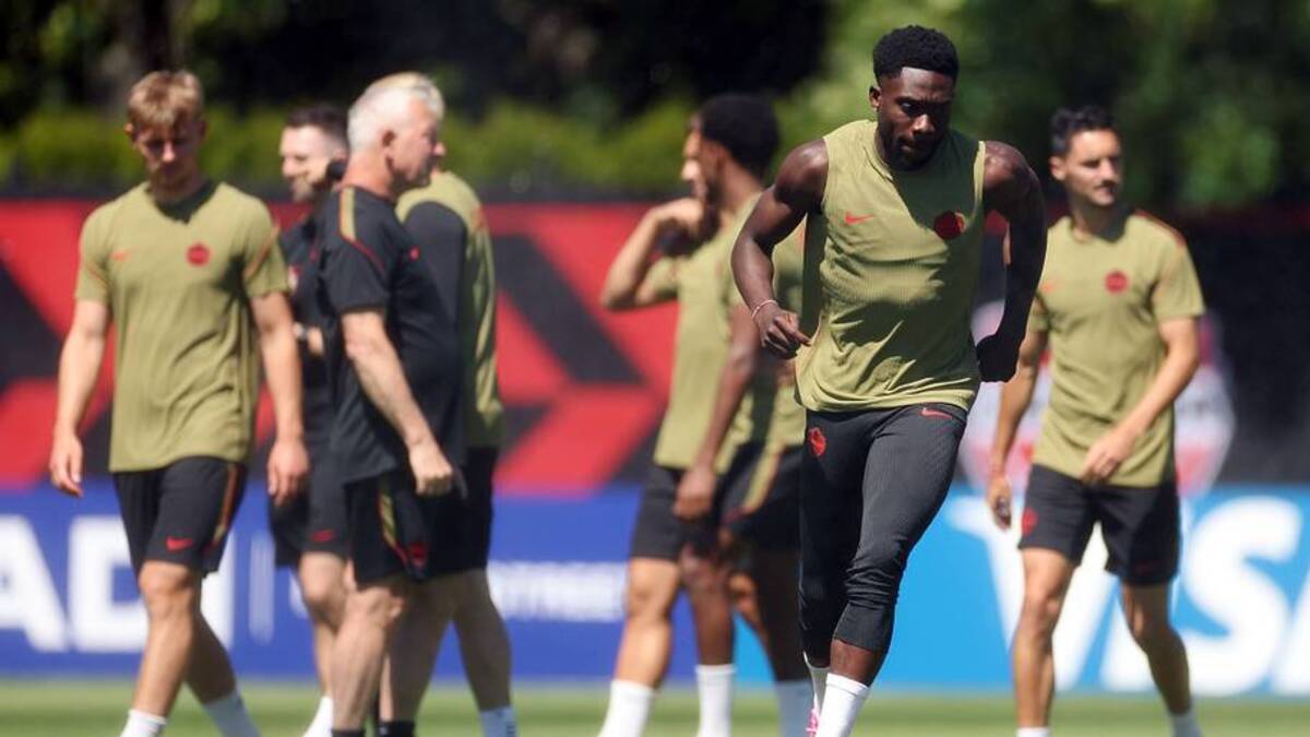  Alphonso Davies (right) will only play if the situation calls for his abilities. | Sarah Stier /FIFA/Getty Images 