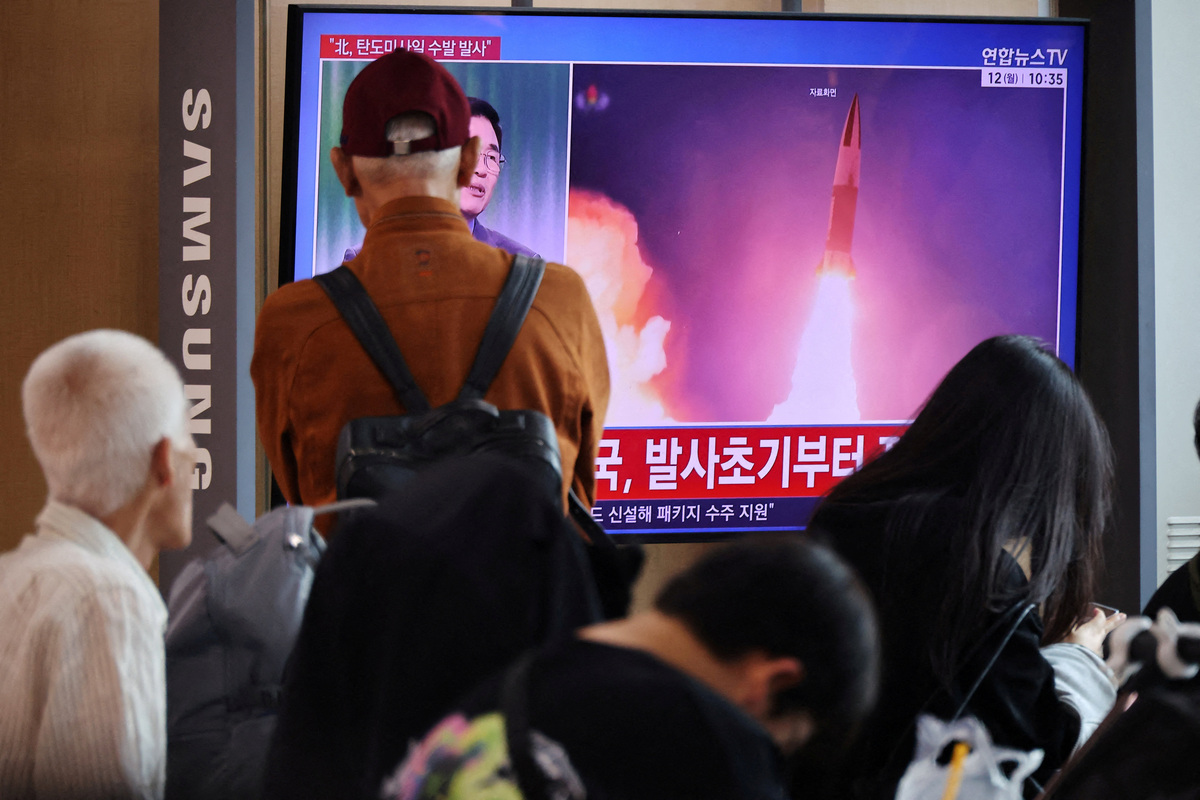 North Korea fires missiles days after South Korea's hypersonic test ...