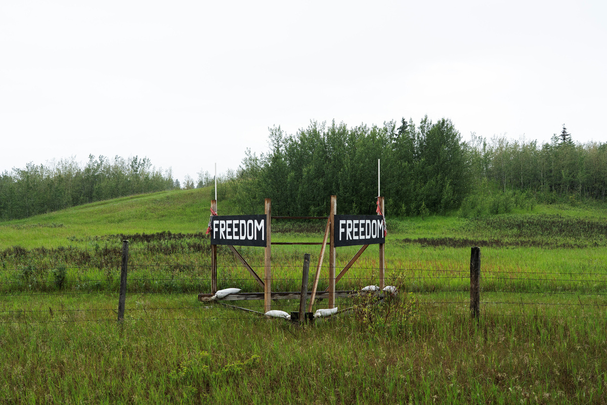 A home made sign with the word "Freedom" sits in an empty field, near Ponoka, Alberta, Canada, June 27, 2026. REUTERS/Todd Korol