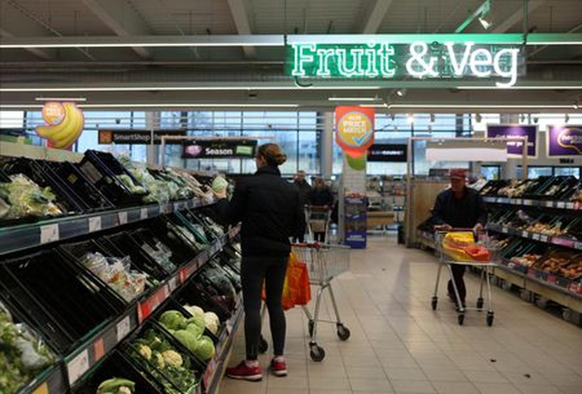 Customers shop in the fruit aisle inside a Sainsbury?s supermarket, in Richmond, West London, Britain February 21, 2024. REUTERS/Isabel Infantes