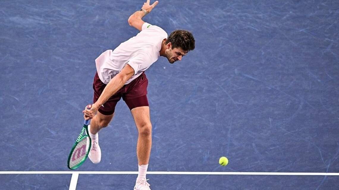 Hubert Hurkacz defeats Novak Djokovic in Shanghai