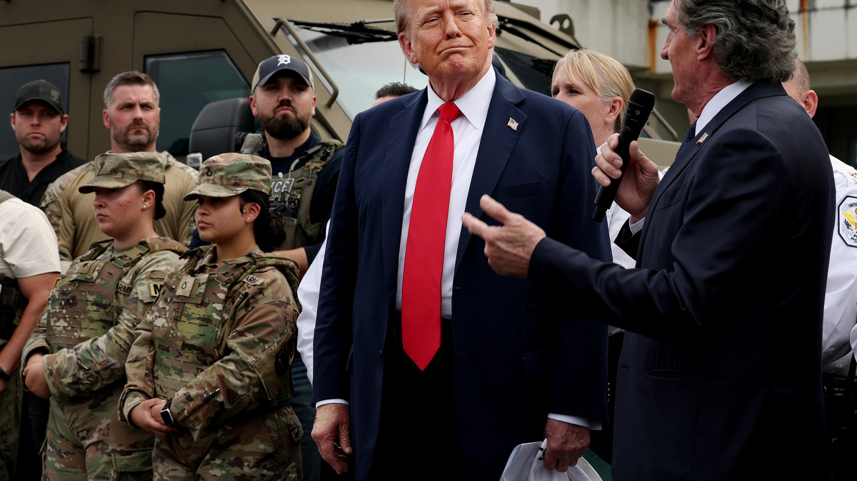 U.S. President Donald Trump speaks to law enforcement officers alongside Interior Secretary Doug Burgum, right, at the U.S. Park Police Anacostia Operations Facility on Thursday, Aug. 21, 2025, in Washington, D.C.