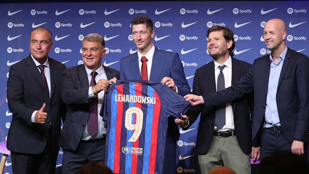  Barcelona were at rock bottom when they signed Lewandowski (middle). | Urbanandsport/NurPhoto/Getty Images 