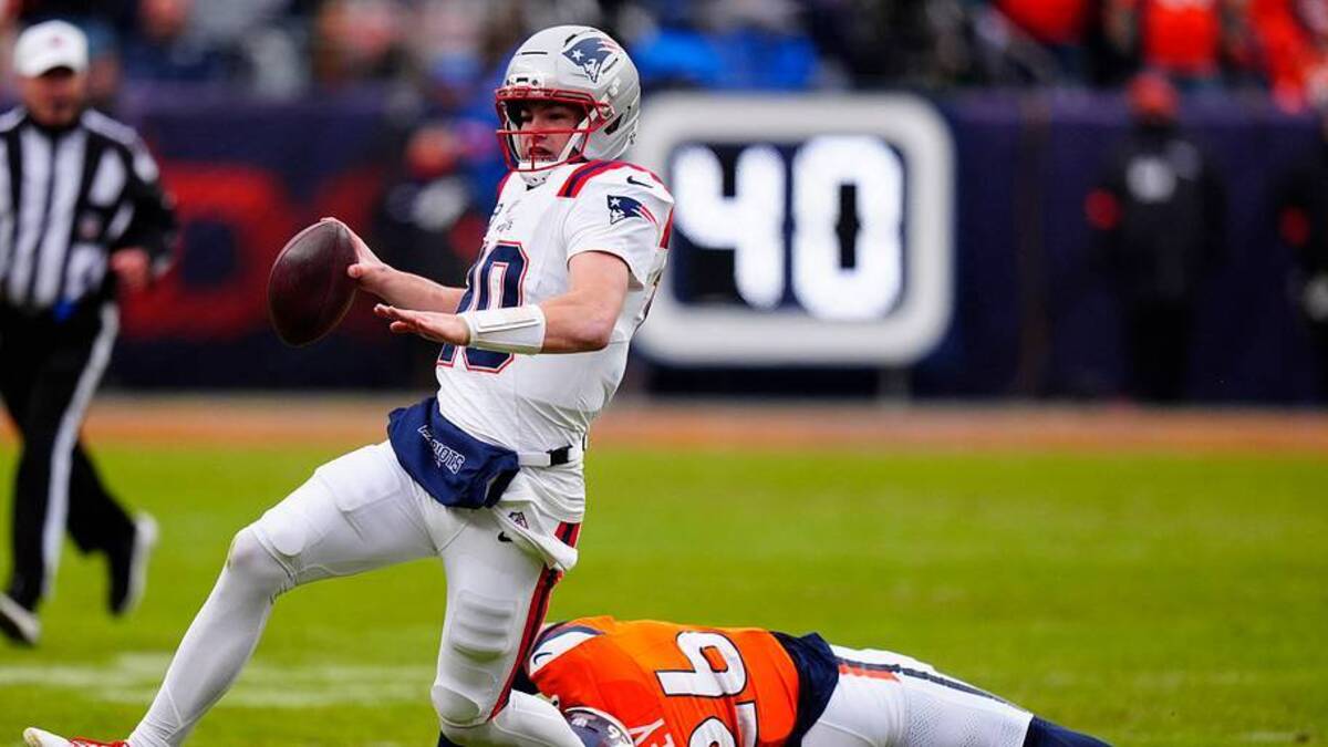  Jan 25, 2026; Denver, CO, USA; New England Patriots quarterback Drake Maye (10) rushes the ball against Denver Broncos safety Devon Key (26) during the first half in the 2026 AFC Championship Game at Empower Field at Mile High. Mandatory Credit: Ron Chenoy-Imagn Images | IMAGN IMAGES via Reuters Connect 