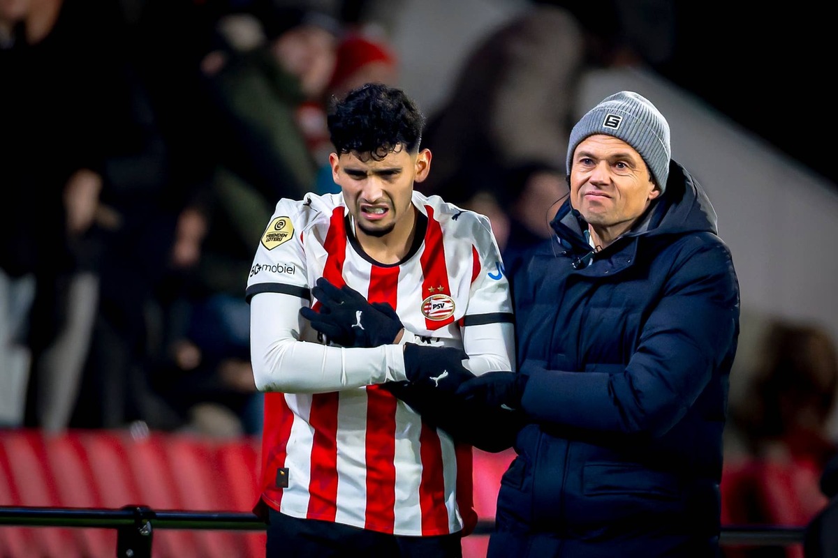  PSV Eindhoven forward Ricardo Pepi gets injured and leaves the pitch during the match between PSV Eindhoven and Excelsior Rotterdam at the Philips Stadium for the Dutch Vriendenloterij Eredivisie season 2025-2026 in Eindhoven, Netherlands, on January 10, 2026. (Photo by Marcel van Dorst/EYE4images/NurPhoto via Getty Images) Photo by Marcel van Dorst/EYE4images/NurPhoto via Getty Images