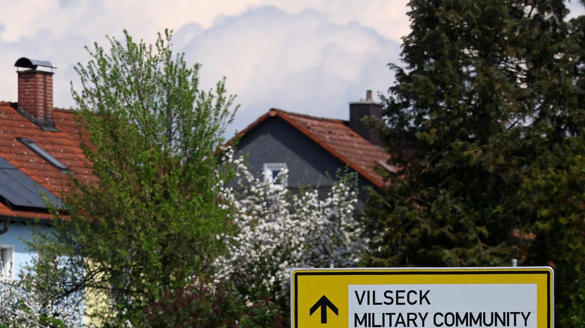 A street sign points the direction towards Vilseck military community in Vilseck, Germany, May 5, 2026. REUTERS/Lisi Niesner